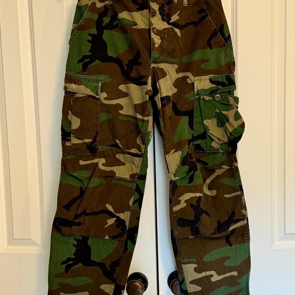 1990s camo cargo pants POCKETS FOR DAYS - Picture 3 of 6